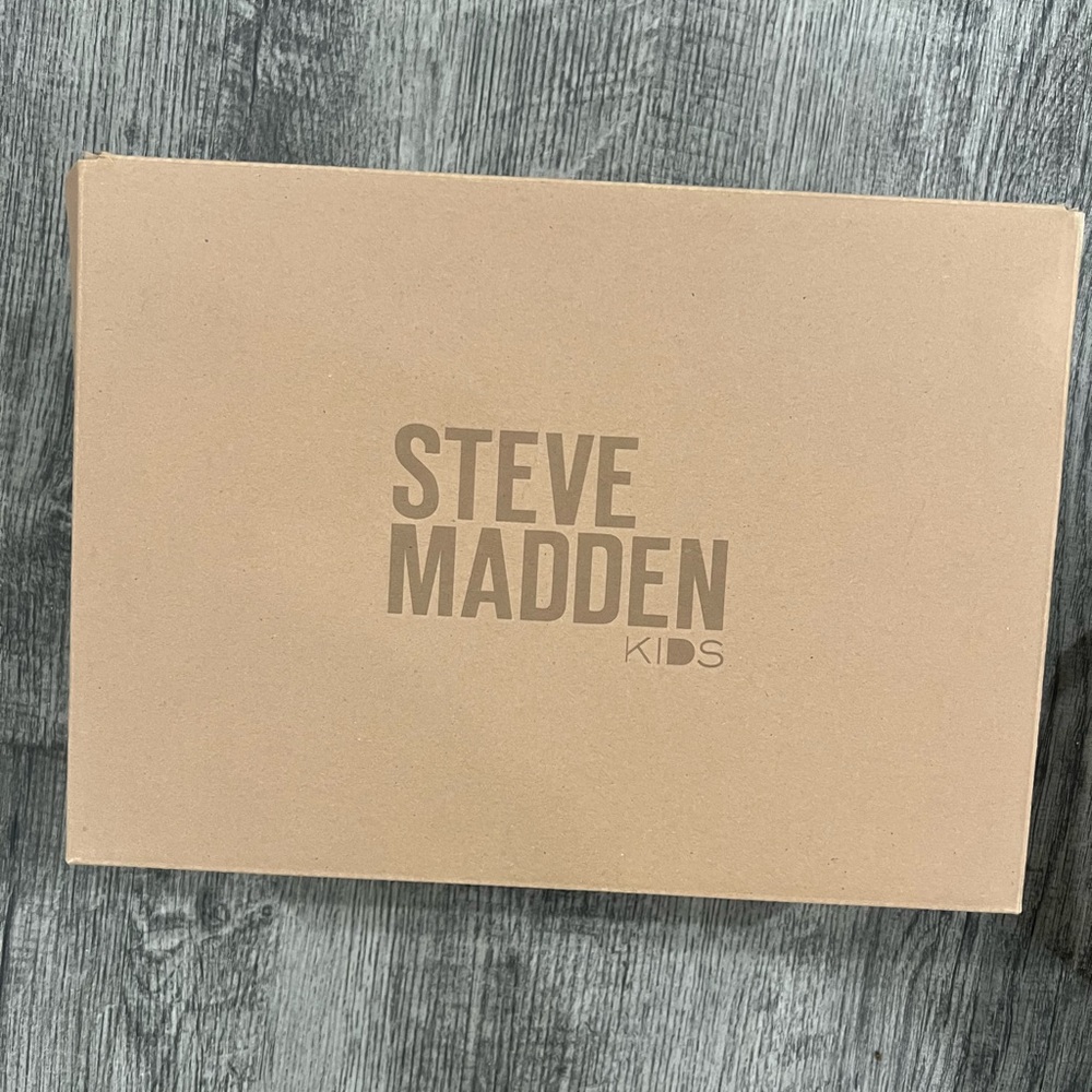 Steve Madden Chukka boots
